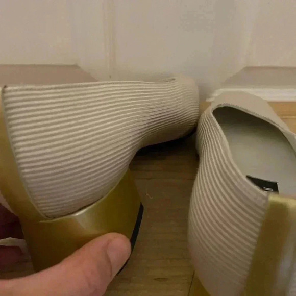 Stuart Weitzman Cream Fabric Square Heel Shoes - Picture 5 of 7